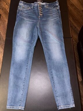 #T957 - Torrid Bombshell Skinny Super Soft Button-Fly Jeans - 14W